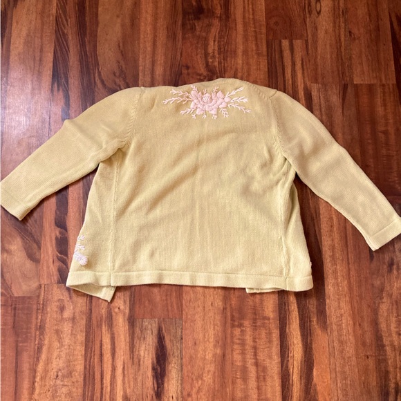 Like new Ann Taylor embroidered flower cardigan - Picture 4 of 6